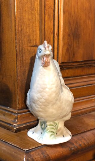 Figura gallina porcelana estilo Lladro