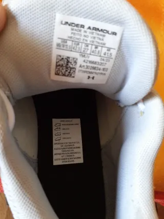 Zapatillas Under Armour grises y rojas