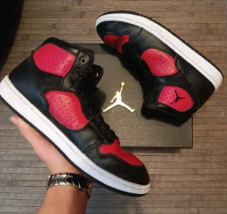 Jordan 1 Access negras y rojas – Talla 40.5