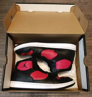 Jordan 1 Access negras y rojas – Talla 40.5