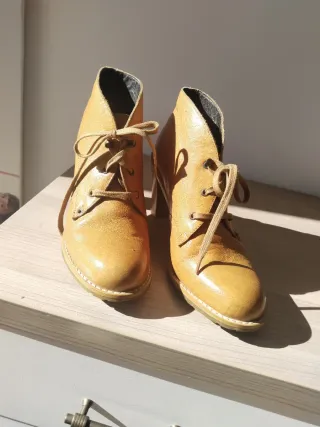 Botines Camel c on cordones