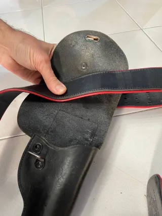 Fondina in pelle nera con cintura