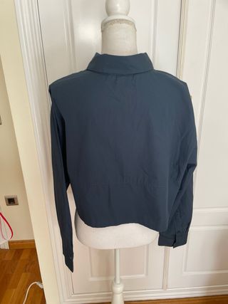 Camisa cropped Pull&Bear azul