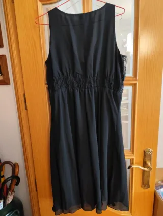 Vestido de fiesta negro y beige