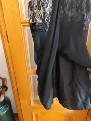 Vestido de fiesta negro y beige