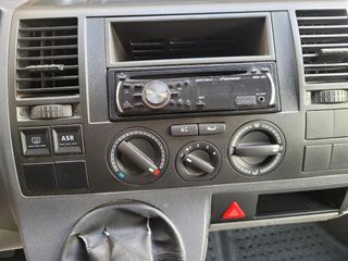 Volkswagen Transporter T5 1.9 TDI Kombi. 6 PLAZAS