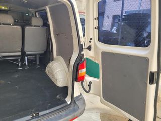 Volkswagen Transporter T5 1.9 TDI Kombi. 6 PLAZAS