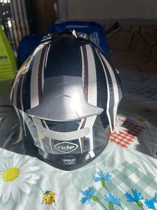 Casco de moto todoterreno