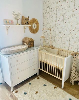 Cuna de madera blanca y natural