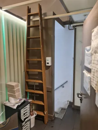 Escalera madera 10 peldaños. Entrega en barcelona