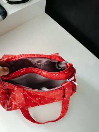 Bolso neceser y zapatillas