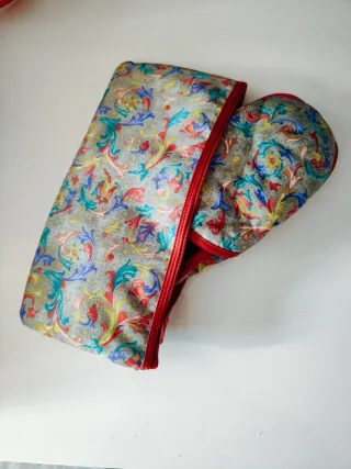 Bolso neceser y zapatillas