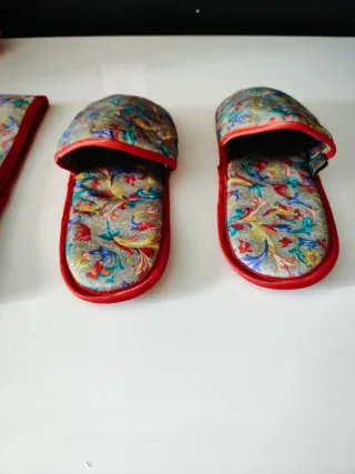 Bolso neceser y zapatillas