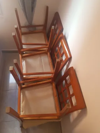 Mesa de comedor de madera y cristal con 6 sillas