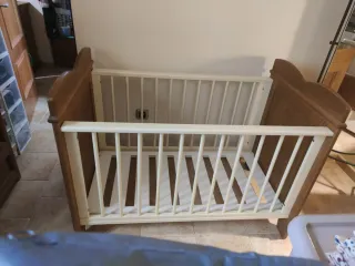 Cuna de madera para bebé