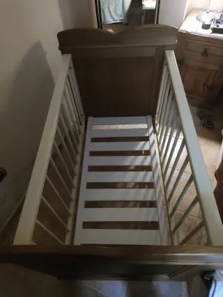 Cuna de madera para bebé
