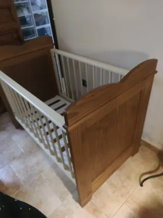 Cuna de madera para bebé