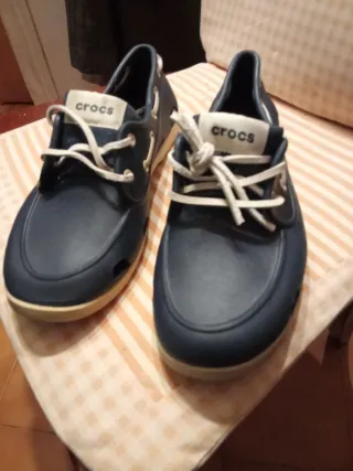 Zapatos náuticos Crocs azules