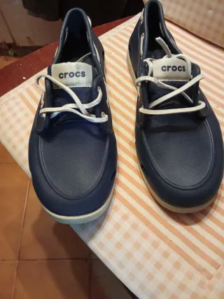 Zapatos náuticos Crocs azules