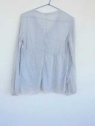 Blusa celeste semitransparente