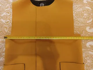 Cappottino smanicato Fornarina giallo senape