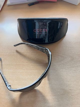 Gafas de sol Guess + Funda