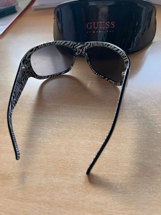 Gafas de sol Guess + Funda