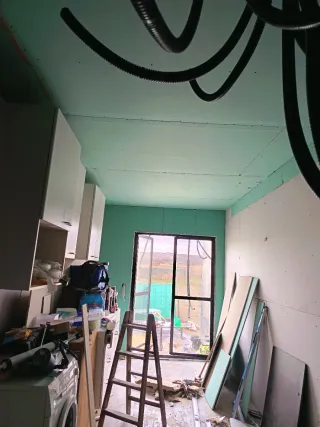 Vendo remorque de camion preparado para vivienda .