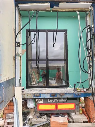 Vendo remorque de camion preparado para vivienda .