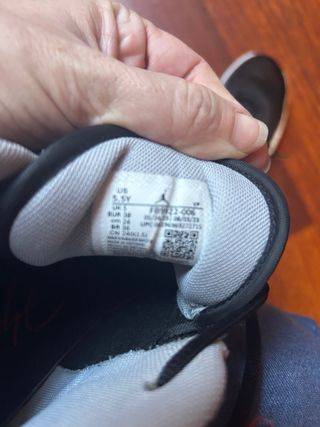 Zapatillas Jordan Negras y Rojas