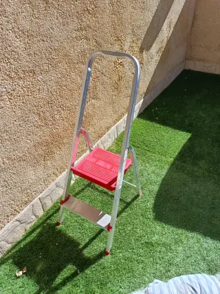 Escalera aluminio 2 peldaños plegable