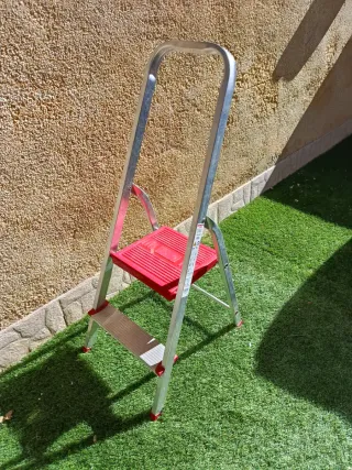 Escalera aluminio 2 peldaños plegable