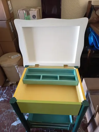 Mesita auxiliar para costura o manualidades