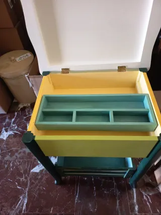 Mesita auxiliar para costura o manualidades