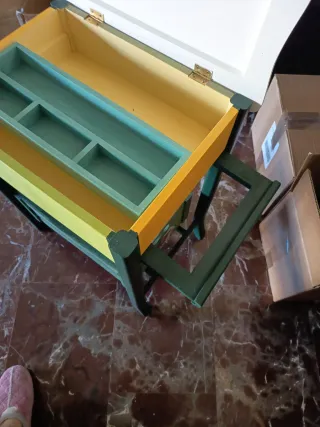 Mesita auxiliar para costura o manualidades