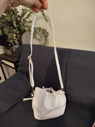 Conjunto Bolso Blanco y Tacones Blancos