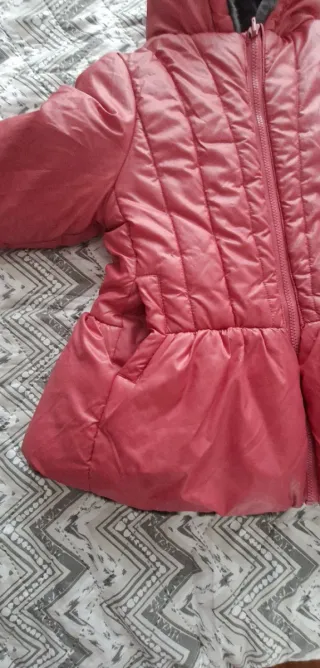 Abrigo de niña, acolchado con capucha, talla 7