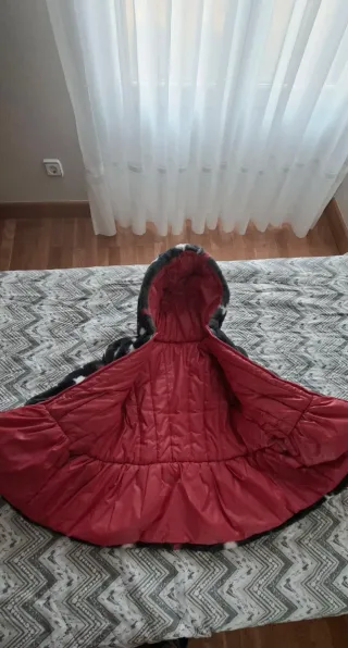 Abrigo de niña, acolchado con capucha, talla 7