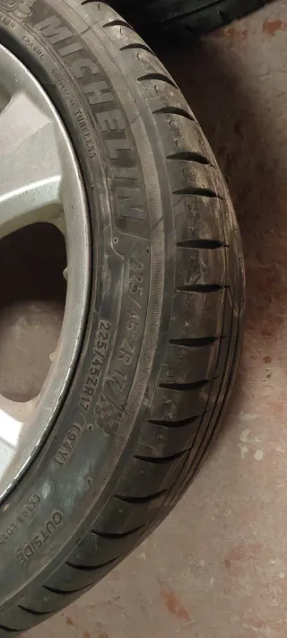 Llantas con neumáticos todo Michelin