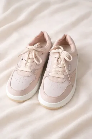 Zapatillas casuales beige y rosa