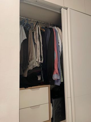 Armadio ante scorrevoli grigio/bianco