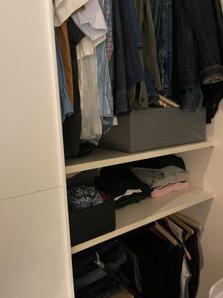 Armadio ante scorrevoli grigio/bianco