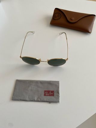 Gafas de sol Ray-Ban doradas y marrones