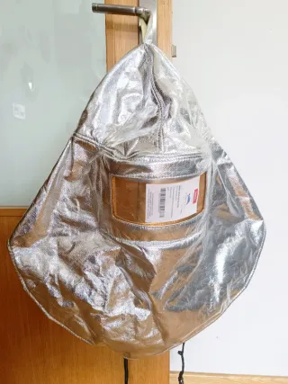 Máscara Capuchón aluminizada con visor oro