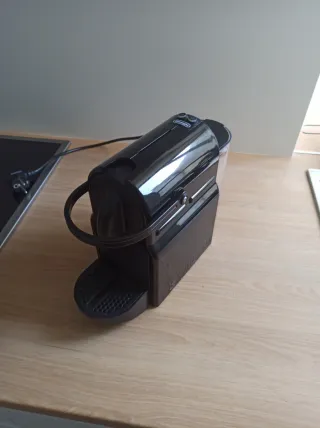 Cafetera Nespresso DeLonghi Negra