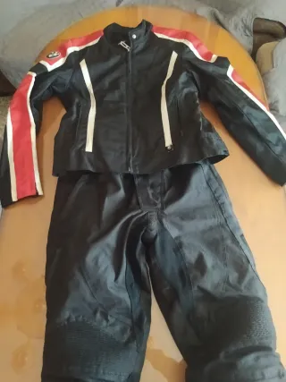 Dos chaquetas de moto S (mujer)  bmw y pantalón S