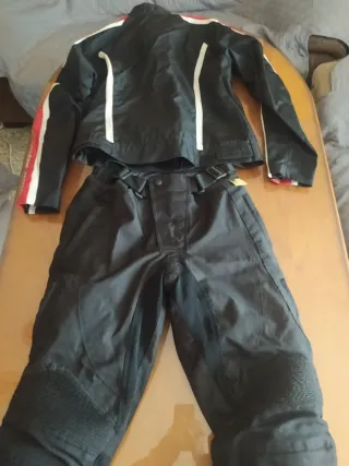 Dos chaquetas de moto S (mujer)  bmw y pantalón S