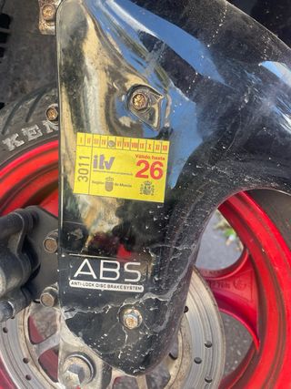 Yamaha Scooter 125cc Negra y Roja