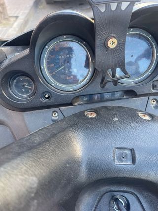 Yamaha Scooter 125cc Negra y Roja