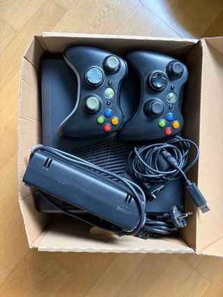 Xbox 360 Nera + 2 Controller + 22 Giochi